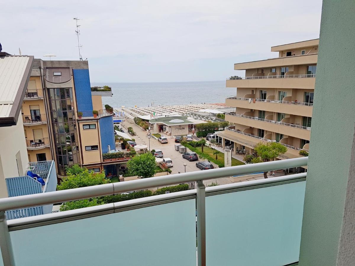 Hotel Sorriso Milano Marittima Exterior foto