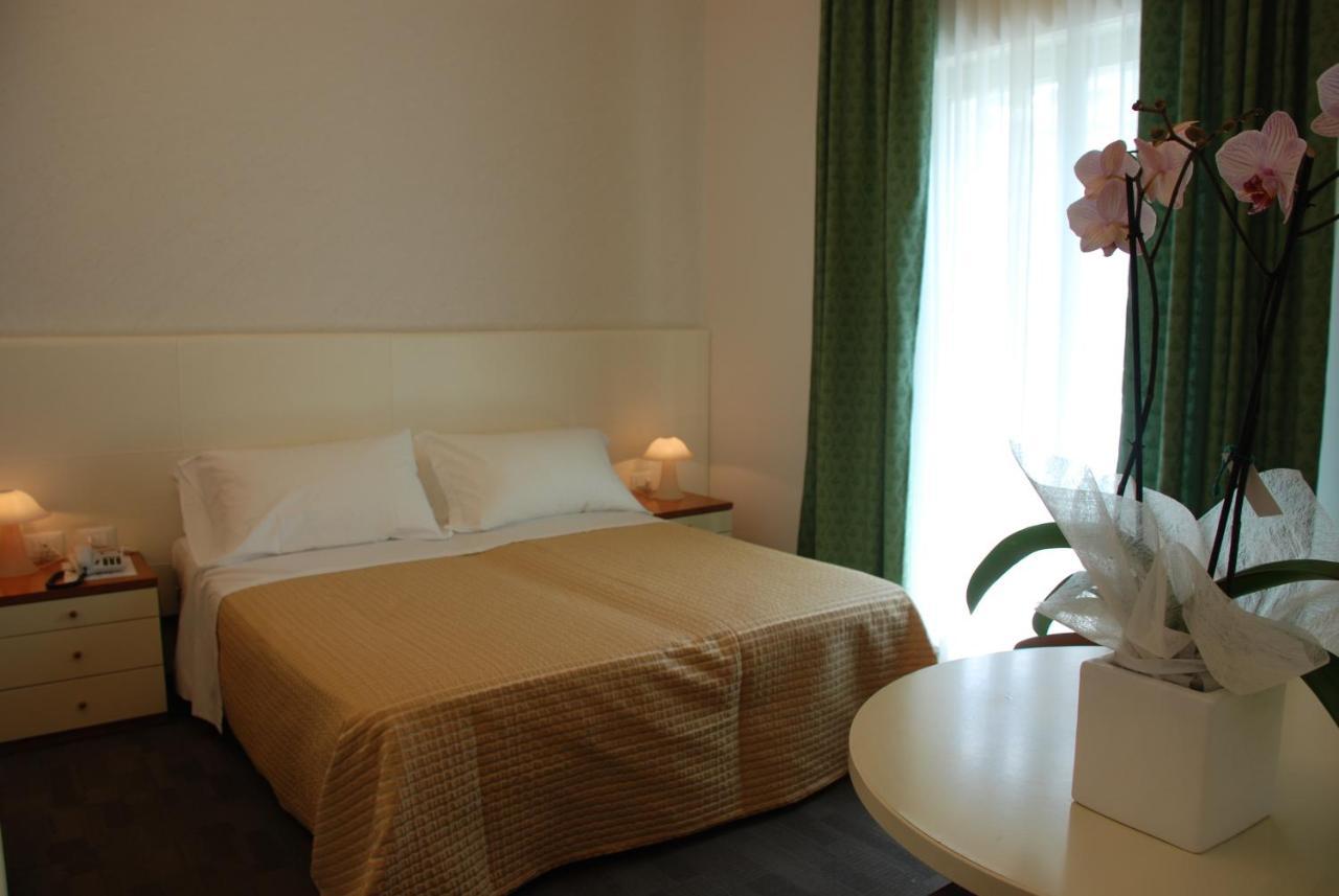 Hotel Sorriso Milano Marittima Exterior foto