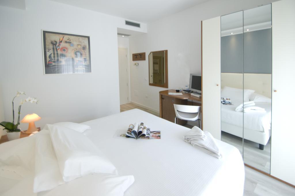 Hotel Sorriso Milano Marittima Habitación foto
