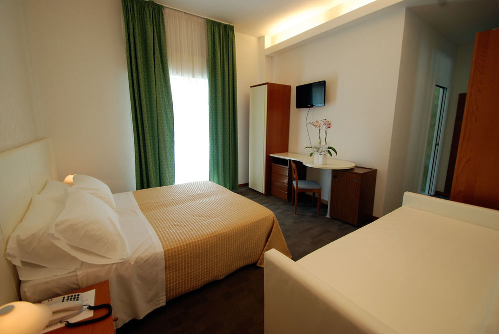 Hotel Sorriso Milano Marittima Exterior foto