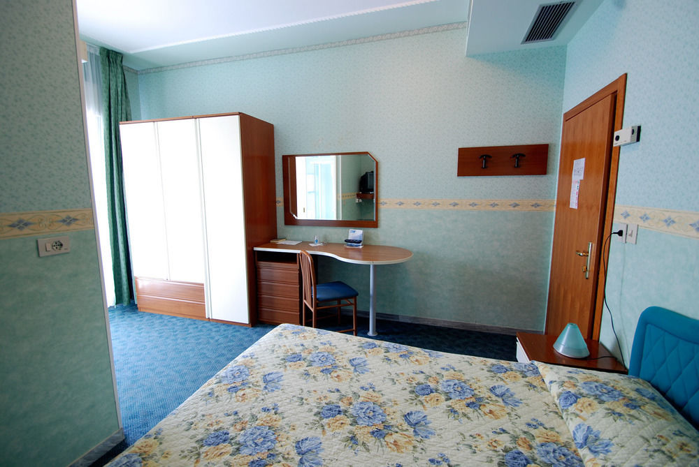 Hotel Sorriso Milano Marittima Exterior foto