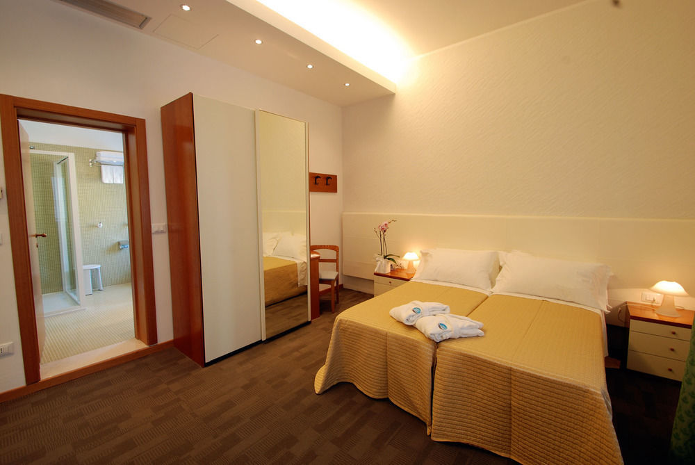 Hotel Sorriso Milano Marittima Exterior foto